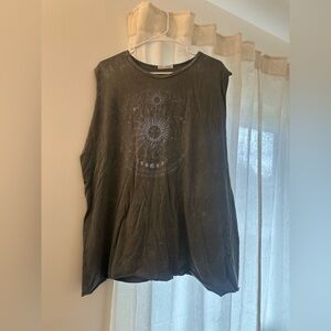 Sleeveless Sun & Moon Graphic Tank Top - Gray